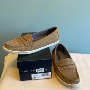 Tommy Hilfiger tan moccasins. Size 8M.